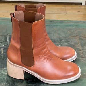Free people essential Chelsea boot